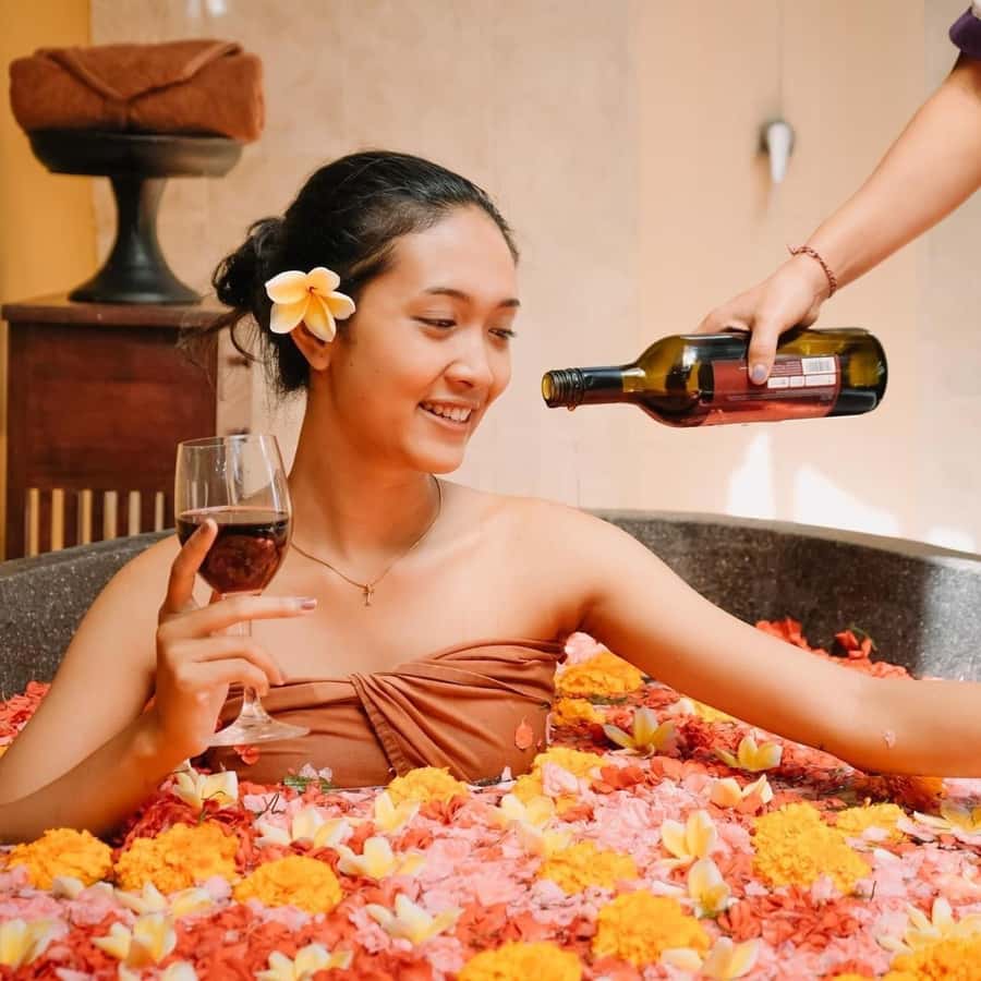 Bali: Luxury Spa Balinese Massage scrub Flower bath 2 Hour - Arriving at Bali Orchid Spa