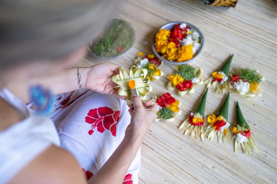 Bali: Making Canang Sari Make Offering for Ritual Bali - Why Canang Sari matters in Bali