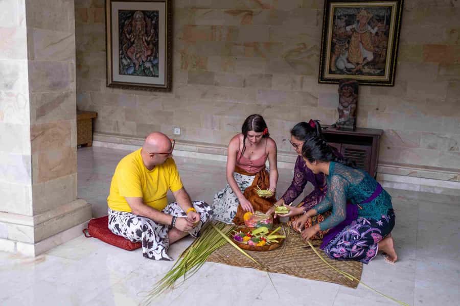 Bali: Making Canang Sari Make Offering for Ritual Bali - Starting in Ubud with local guidance