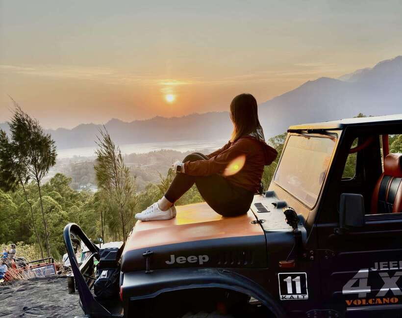 Bali: Mount Batur Jeep Sunrise with Transfers & Breakfast - Switching from the private car to the 4WD Jeep