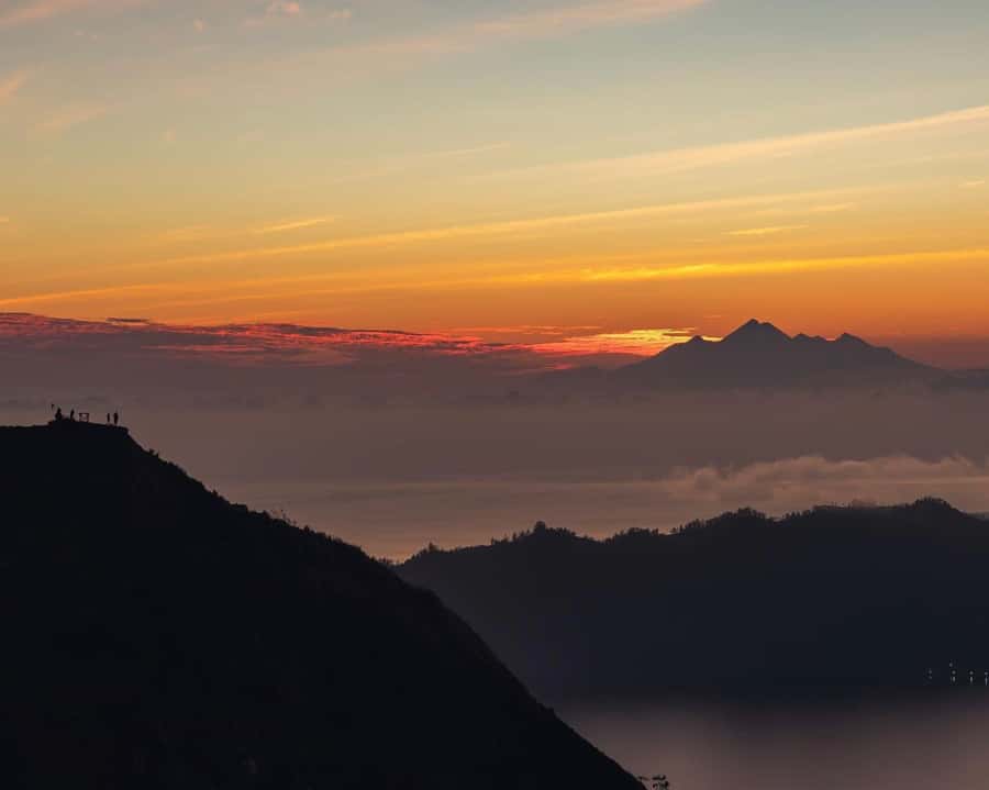 Bali: Mount Batur Sunrise Hike with Breakfast & Hot Spring - What to pack for a cold, sweaty morning