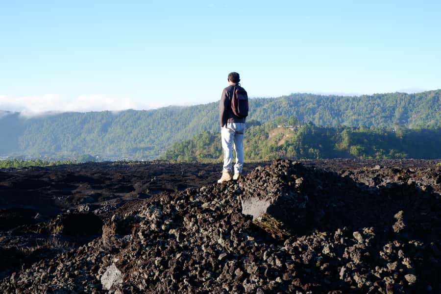 Bali: Mount Batur Sunrise Trek with A Female Guide - The climb begins in darkness