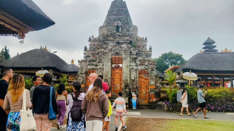Bali: North Bali Tour With Yeh Hoo Waterfall - Lunch at a Local Restaurant