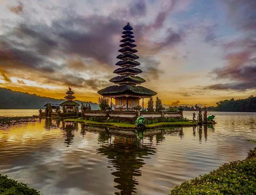 Bali & Nusa Penida: 2-Day Highlights Instagram Tour - The guides make or break the experience