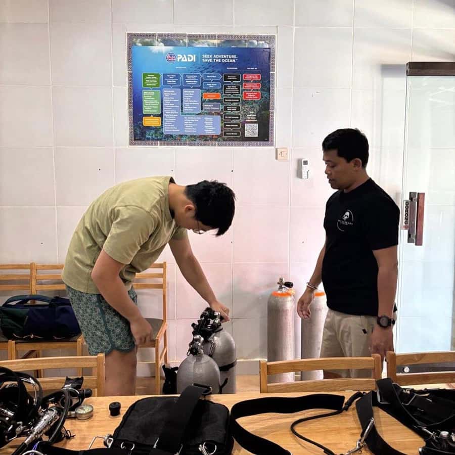 Bali/Nusa Penida: 3 Fun Dives to Manta Point, Mola & Reef - Equipment: what is included and what costs extra