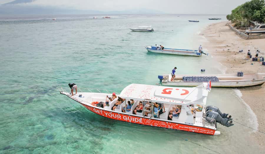 Bali/Nusa Penida: Manta Point Snorkeling & West Coast Tour - Guides, photos, and the human side of the trip