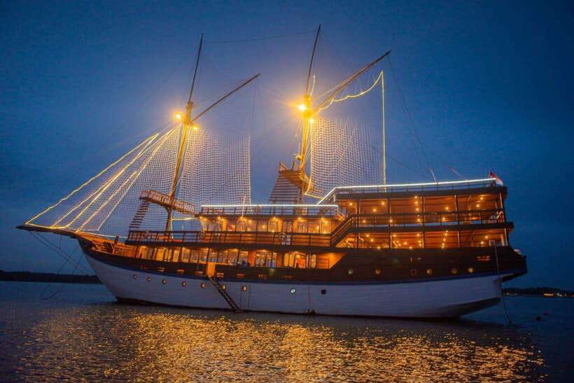 Bali Phinisi Cruise: Sunset Dinner with Live Music & Buffet - Sunset along the Nusa Dua coast