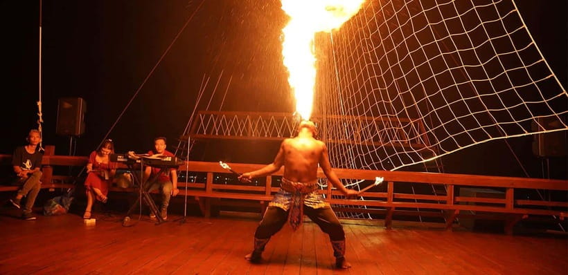 Bali Phinisi Cruise: Sunset Dinner with Live Music & Buffet - Is the VVIP top deck worth paying for?