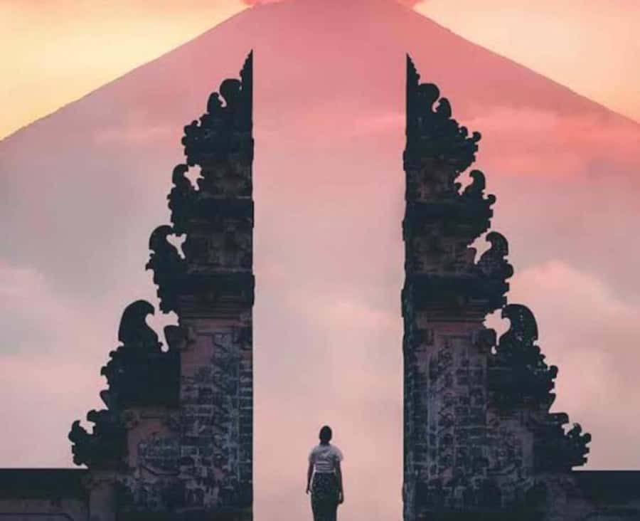 Bali: Private Lempuyang Gate of Heaven Tour – Customizable - Taman Ujung adds architecture and sea views