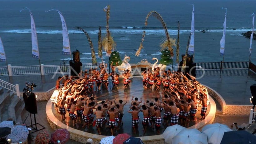 Bali: Private trip Nusa Dua Area, GWK, Jimbaran, and Uluwatu - Jimbaran at sunset, with dinner on your own
