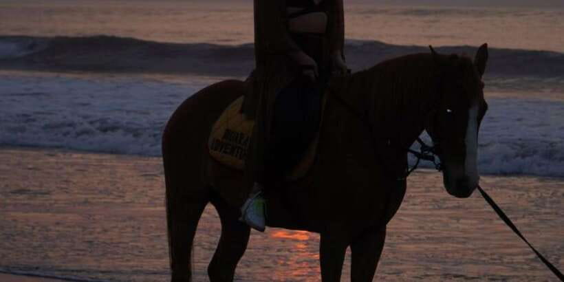 Bali: Romantic Seafood Dinner Jimbaran Beach Include Sunset - Arriving at Ganesha Cafe or using hotel pickup