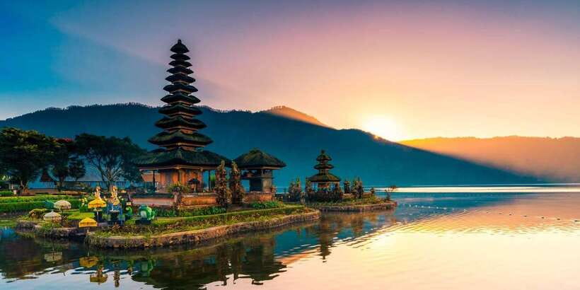 Bali's Golden Embrace: Dazzling Tanah Lot Sunset Expedition - Why Tanah Lot makes this nine-hour day worthwhile