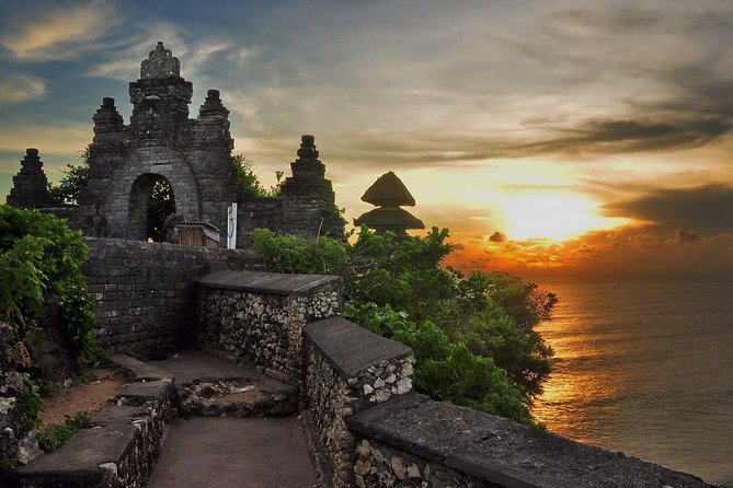 Bali's Spiritual Pillars - Uluwatu Temple Tour - Why Uluwatu’s cliff setting makes this tour appealing