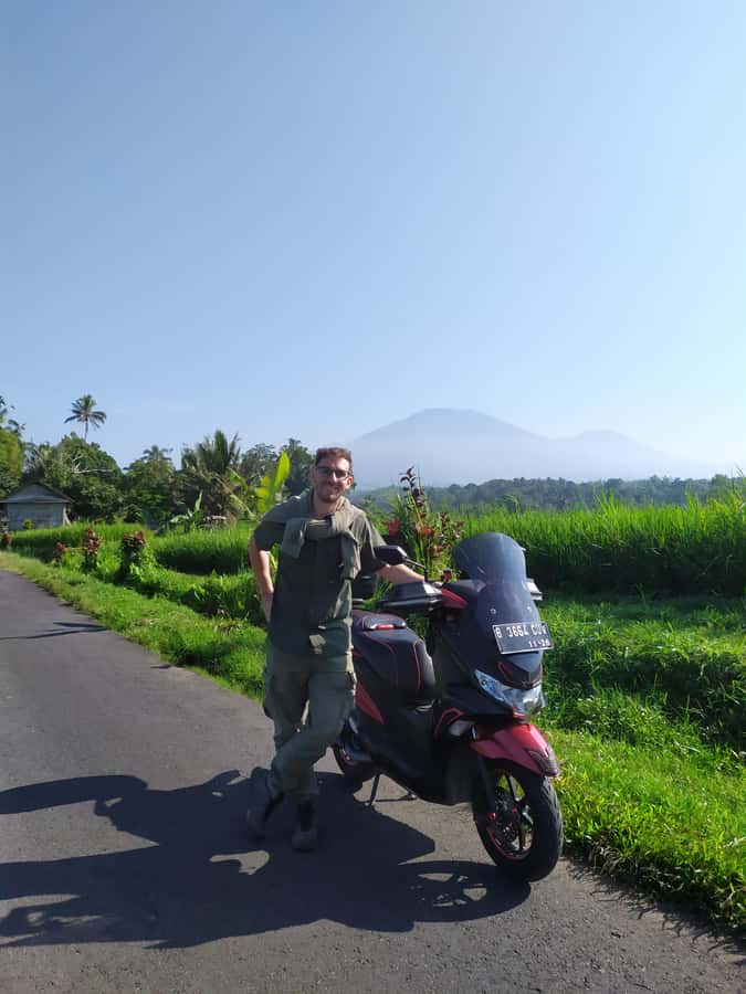 Bali Scooter Tour With Tour Guide - Choosing a route through Ubud