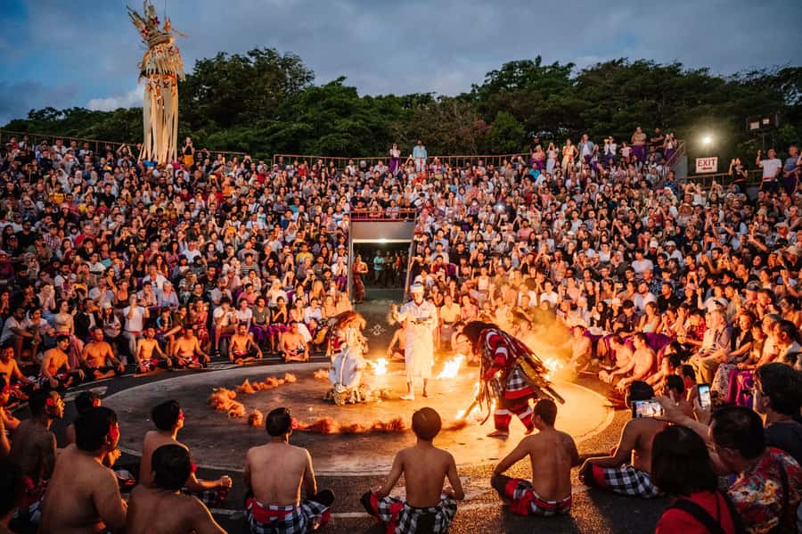 Bali: Skip-the-line Uluwatu Temple and Kecak Fire Dance Tour - The monkey problem is real