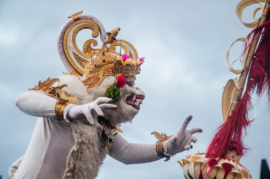 Bali: Skip-the-line Uluwatu Temple and Kecak Fire Dance Tour - Who will enjoy this Uluwatu tour most?