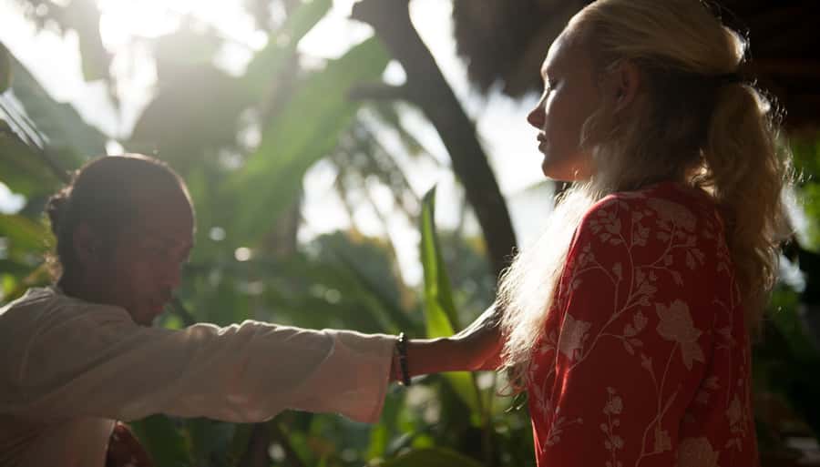 Bali: Soul Retreat and Aura Cleansing Experience - Meditation with a Balinese spiritual setting