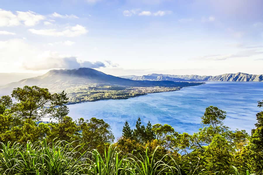 Bali: Sunrise Mount Batur Hike with Breakfast - The descent and views of Lake Batur
