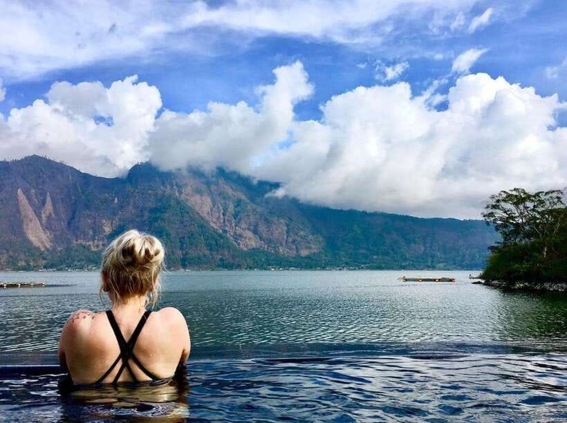 Bali: Sunset Mount Batur Jeep and Hot Spring All Inclusive - Coffee, tea, and the optional plantation stop