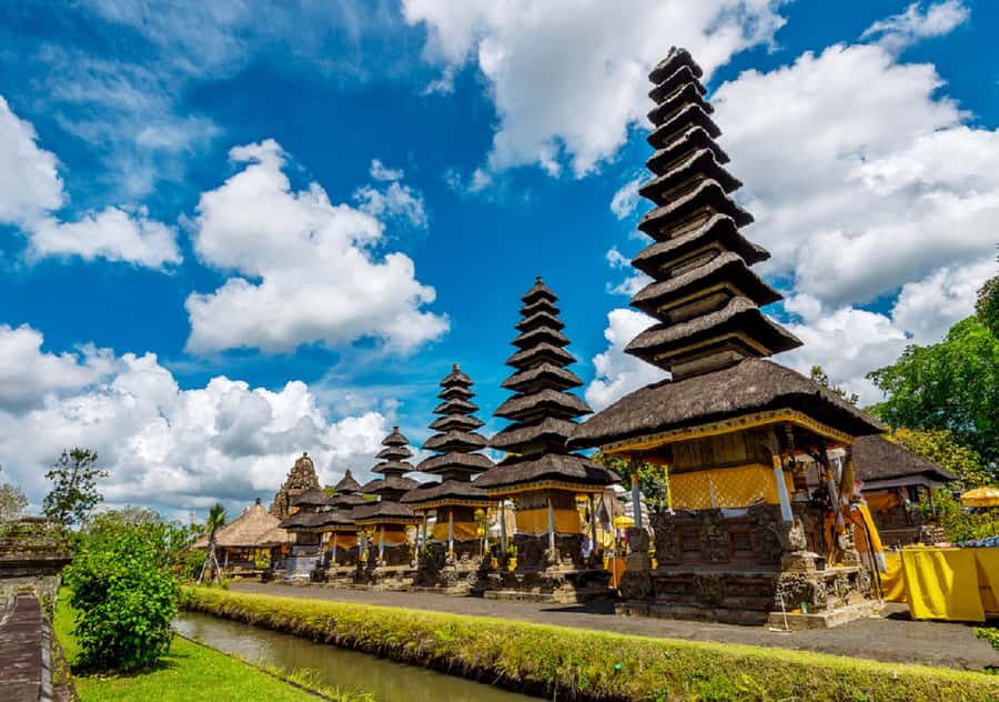 Bali: Taman Ayun and Tanah Lot Temple Sunset Tour - Taman Ayun: quiet gardens and Balinese temple form