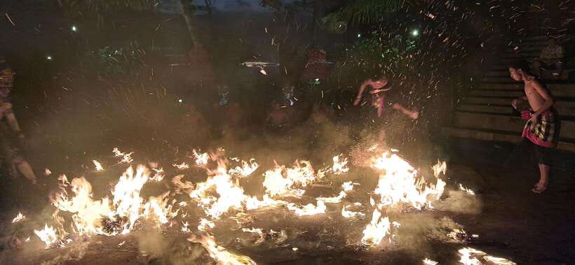 Bali: Tanah Lot Temple Sunset Kecak & Fire Dance Show Ticket - Booking advice for the smoothest evening