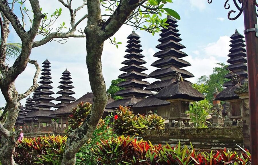 Bali : Tanah Lot Temple Tour with Sunset Dinner - Dinner near the sea temple