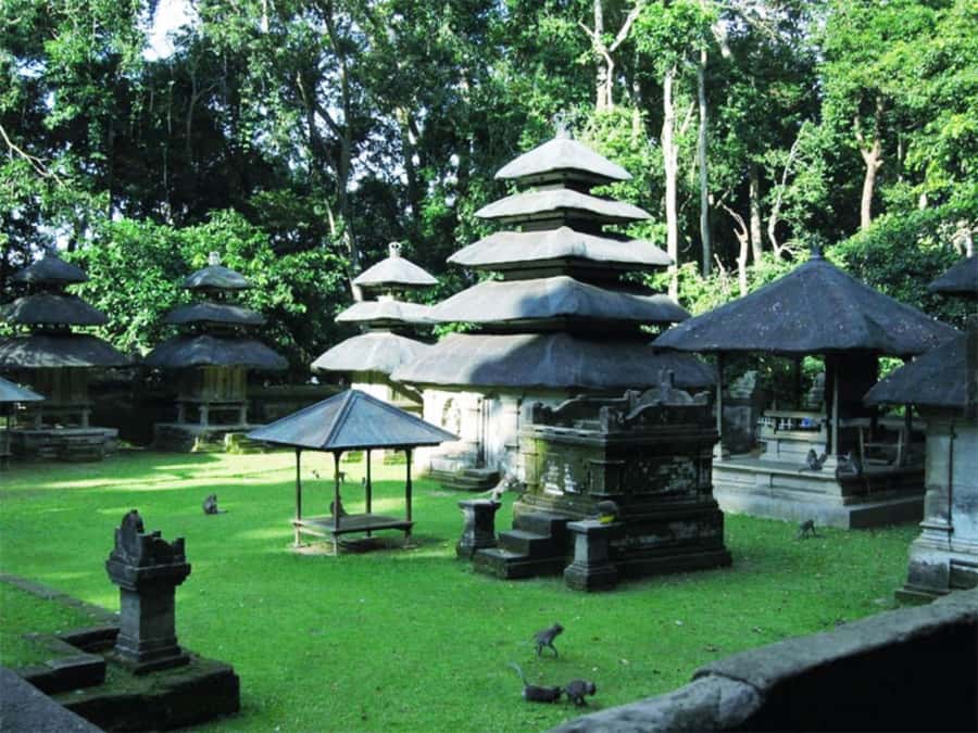 Bali : Tanah Lot Temple Tour with Sunset Dinner - Taman Ayun Temple and the Mengwi royal connection