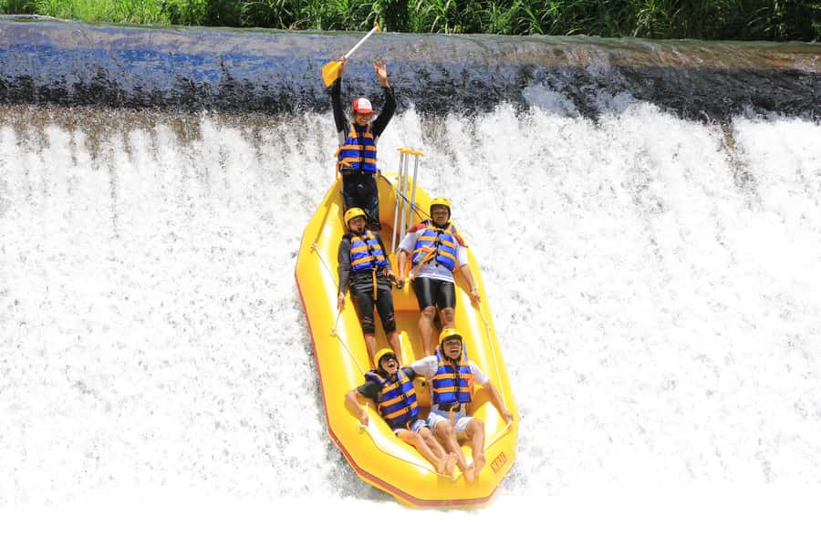 Bali: Telaga Waja White Water River Guided Rafting & Lunch - Safety briefing before the 18-kilometer run