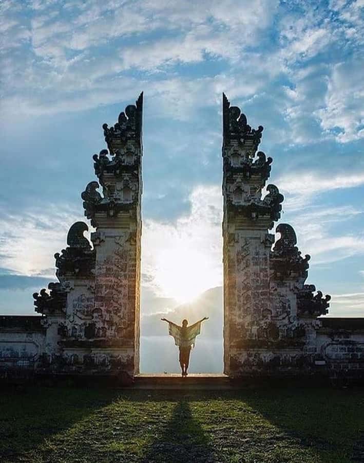 Bali: Trip to Tirta Gangga Palace and Tukad Cepung Waterfall - Guides, photography, and the level of explanation