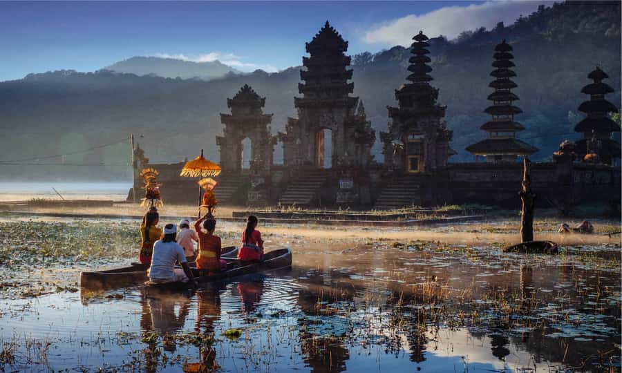 Bali: Twin Lakes, Handara Gates, and Forest Trekking Tour - Handara Gate, Bali’s famous photo stop