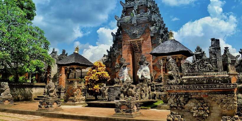 Bali: Ubud Waterfall, Village and Pool Club Day Trip - How the private guide affects the day