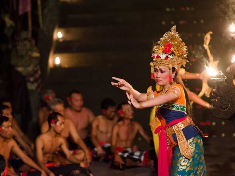 Bali: Uluwatu Temple, Kecak Dance, and Jimbaran Dinner Tour - Jimbaran Bay and the cost of dinner