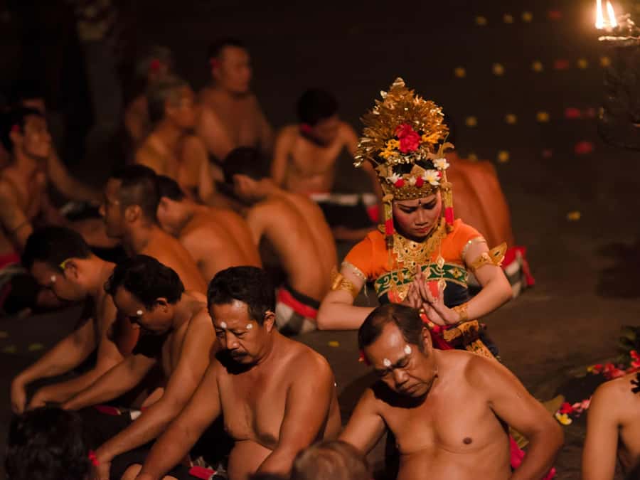 Bali: Uluwatu Temple, Kecak Dance, and Jimbaran Dinner Tour - The private car and the role of the driver