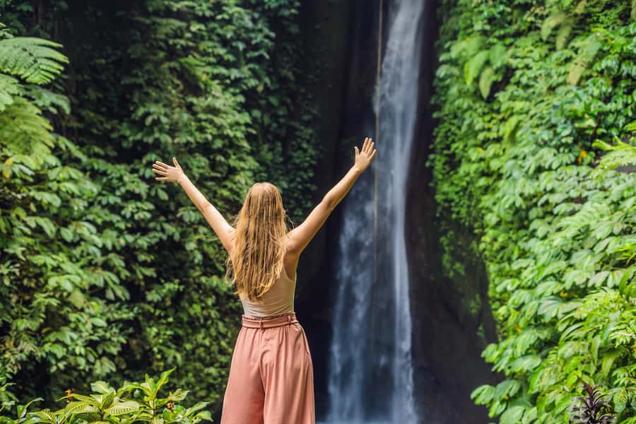 Bali: Water Temple, Waterfalls and Unesco Rice Terrace Tour - Tanah Lot ends the day beside crashing waves