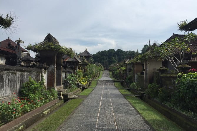 Best of Bali Private Shore Excursions - A Balinese home before the temple gates
