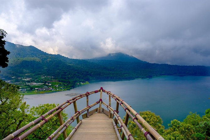 Best of North Bali: Banyumala Waterfall, Handara Gate and Temple - What your private driver adds to the day