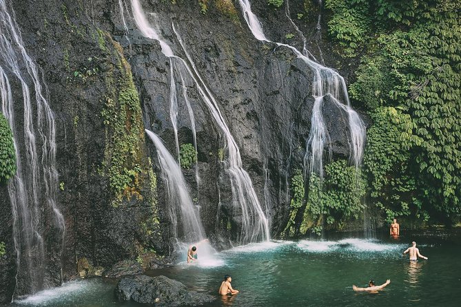 Best of North Bali: Banyumala Waterfall, Handara Gate and Temple - Handara Gate: a fast photo stop with a slow-moving queue