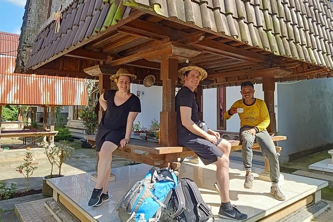 Bike ride in the rice fields, Bali countryside - Starting with a traditional house and a snack