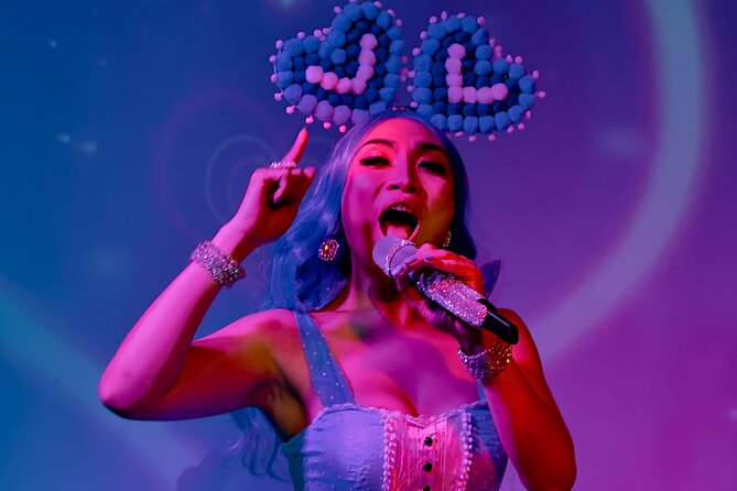 Canggu: Drag Show with Dinner - The performers and audience interaction