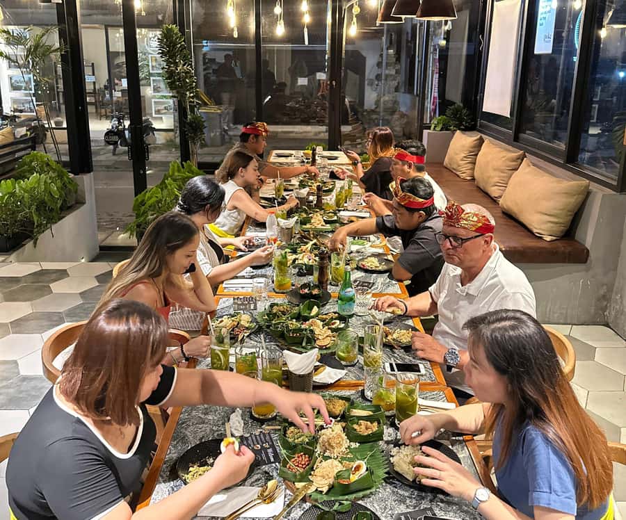 Canggu: Megibung a Unique Balinese Dining Experience - Sitting down to the shared platters