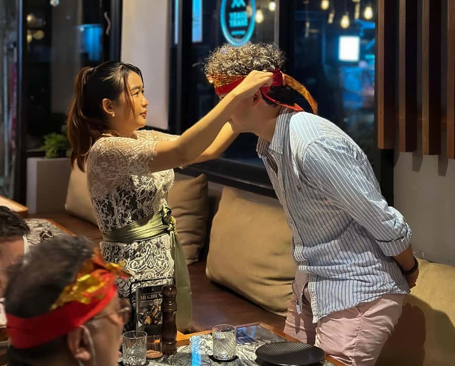 Canggu: Megibung a Unique Balinese Dining Experience - Arriving in traditional Balinese clothing