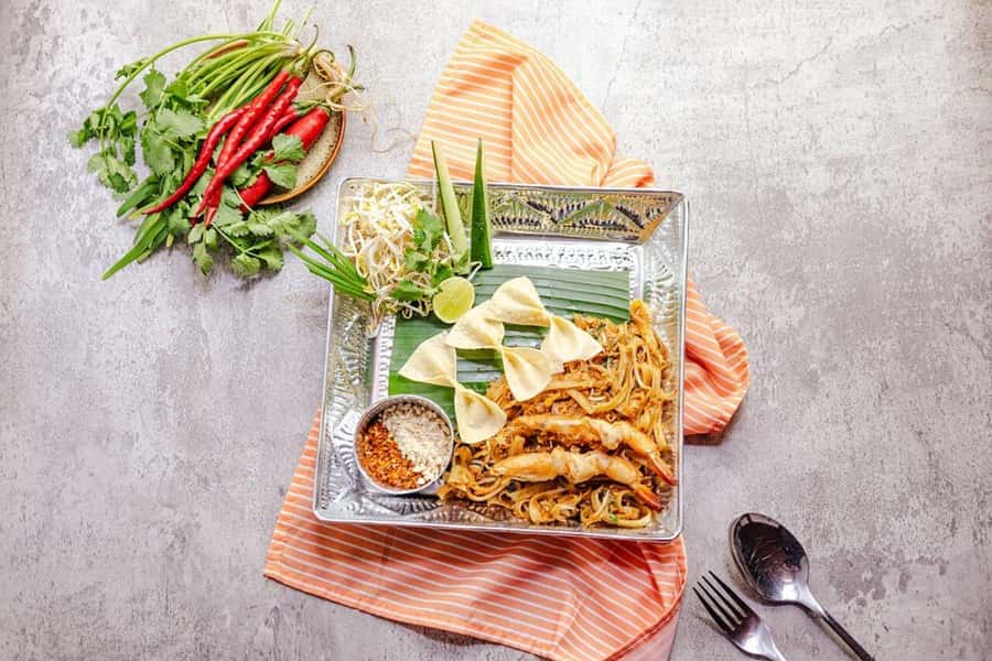 Canggu: Paed Thai Cuisine Restaurant Dining Experience - Choosing From Pad Thai to Tom Yum