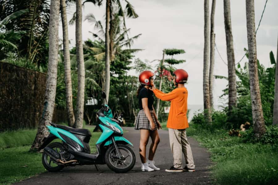 Canggu: Scooter Lesson with Professional Instructor - The First Minutes: Scooter Controls and Basic Theory