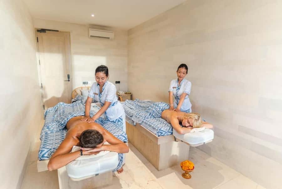 Canggu: Spa and Bath Experiences at Svaha Spa Padang Linjong - Traditional Balinese Massage with stretches and acupressure