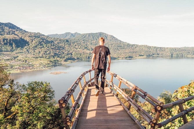 Charter a car with driver in Bali - Tegalalang and Tirta Empul in central Bali