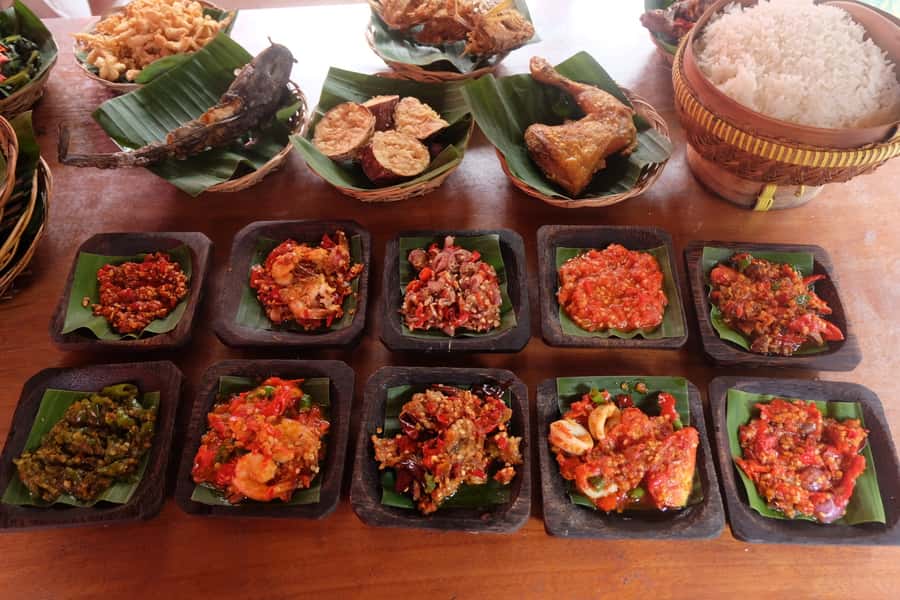 Denpasar: Museum, Traditional Market and Food Tasting Tour - Local food tasting with a useful health warning