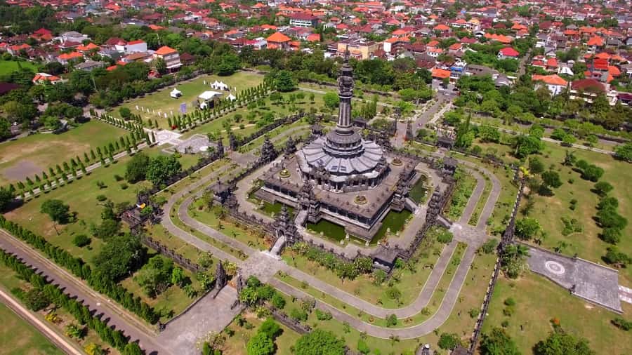 Denpasar: Museum, Traditional Market and Food Tasting Tour - Bajra Sandhi Monument explains Bali’s struggle