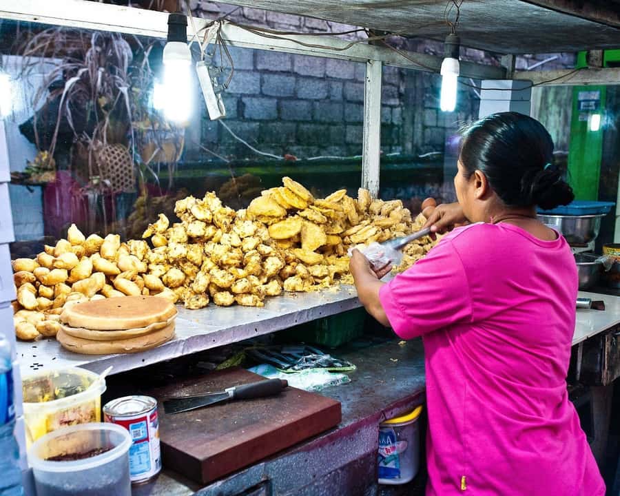 Denpasar: Night Street Food Walking Tour - The main tasting stops