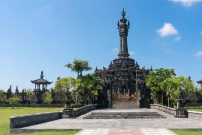 Private custom tour with a local guide