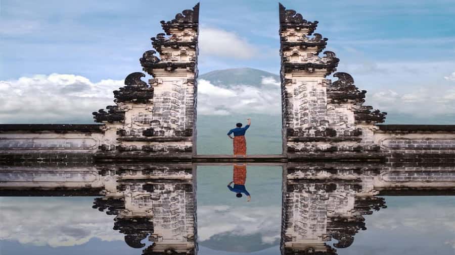 East Bali: Lempuyang Gates, Tenganan, & Water Palaces Tour - Why Lempuyang’s early start matters